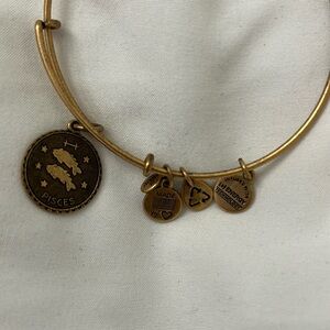 EUC Alex & Ani gold bangle